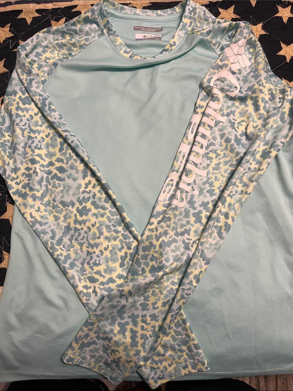 Columbia Light Aqua Long-Sleeve Performance Tee with Patterned Sleeves